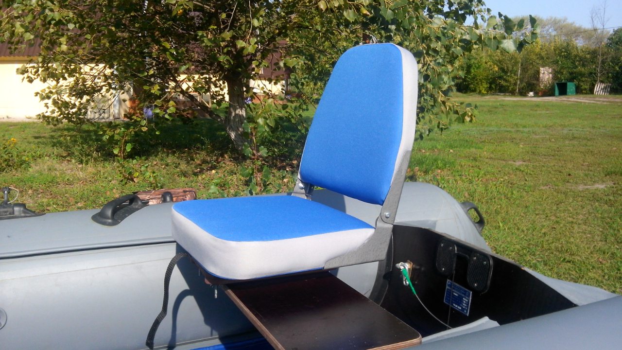 Спинка в лодку пвх. Лодка Стингрей поворотное кресло. Поворотное кресло для лодки n19-c125-01. Сиденье со спинкой для лодки для Хантер 320. Кресло для надувной лодки ПВХ поворотного типа Ривьера 32.